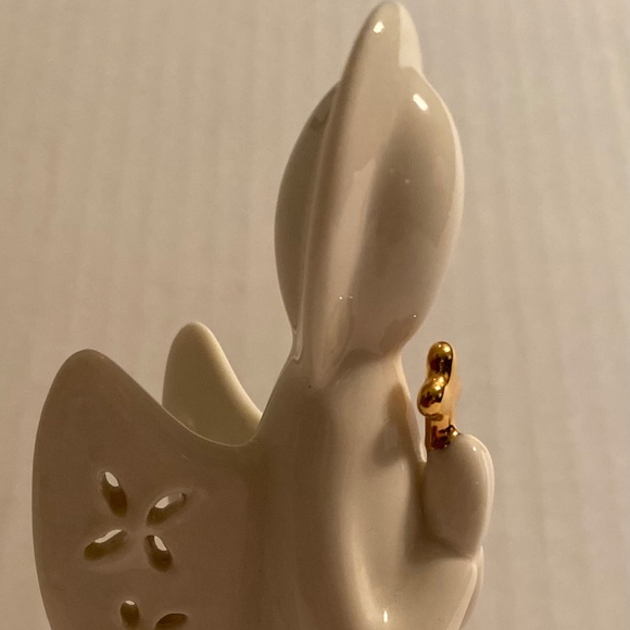 White pottery BELLEEKLIVING ANGEL w/ GOLD TRIM and CROSS - Picture 4 of 4